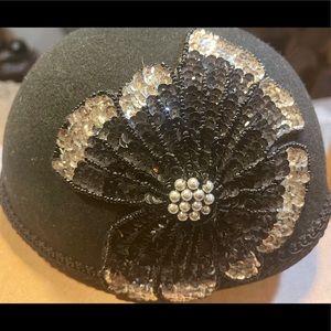 Women’s black wool hat